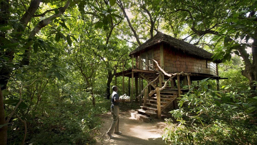 &Beyond Lake Manyara Tree Lodge: Stilted treehouse guest suite
