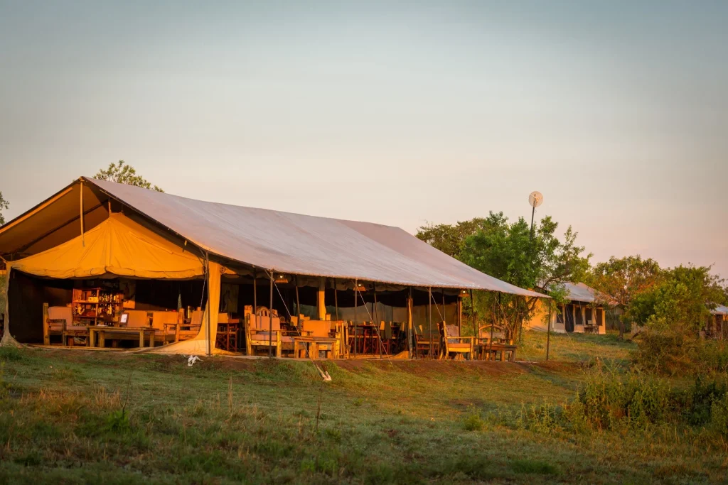 Gnu Mara River Camp pitched on the plains at Kogatende