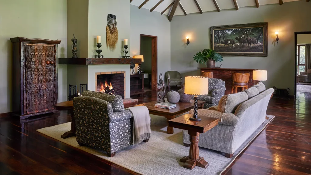 Legendary Lodge: Living room/lounge with lit fireplace, armchairs and sofa