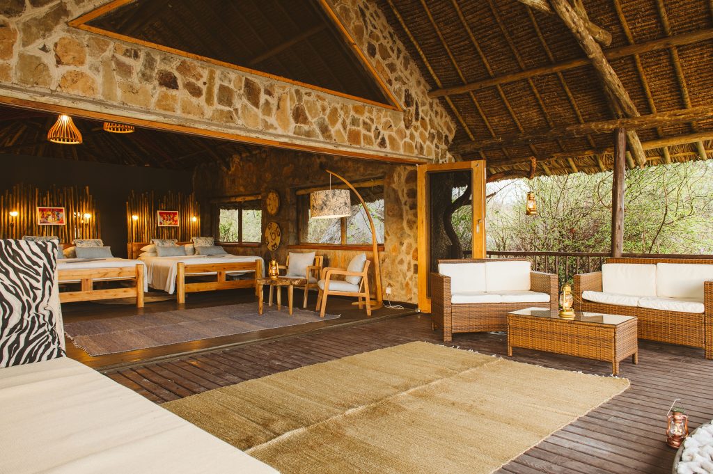 Riverside bandas at Ruaha River Lodge